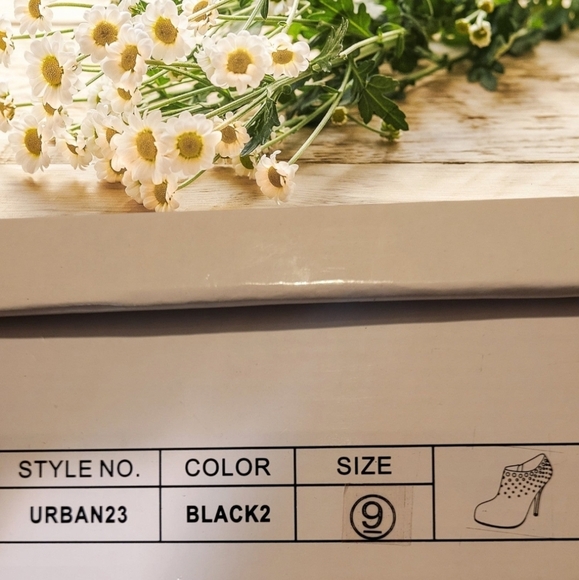 NIB ~ F24 Black Faux Suede & Gold Studded Heeled Booties. Sz. 9 - Picture 4 of 4